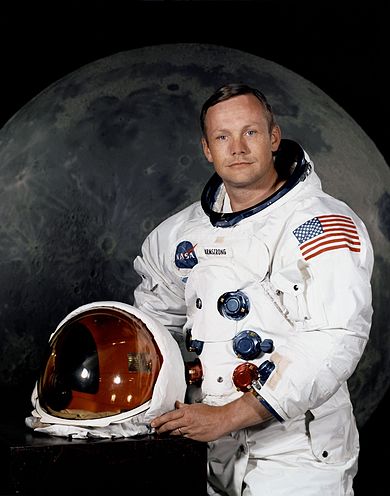390px-Neil_Armstrong_pose