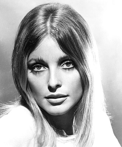 410px-Sharon_Tate_Valley_of_the_Dolls_1967