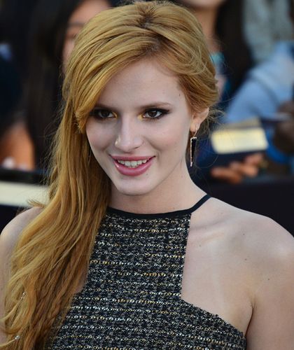 420px-Bella_Thorne_March_18%2C_2014_%28cropped%29